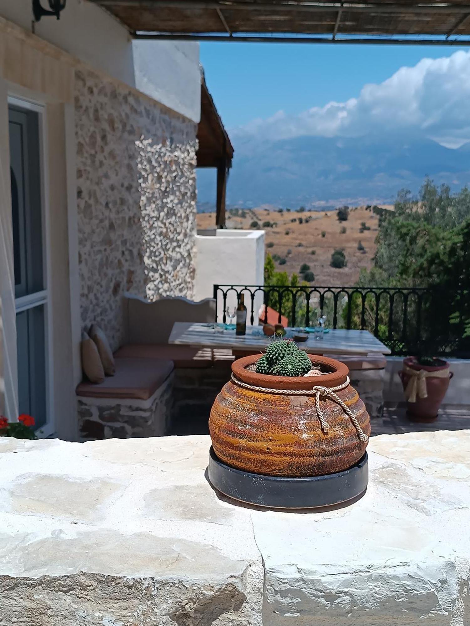 Eirini'S Traditional House Lístaros Esterno foto